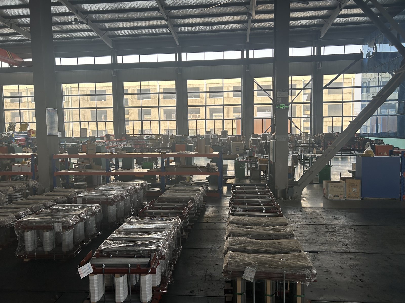 Oil-immersed transformer bay